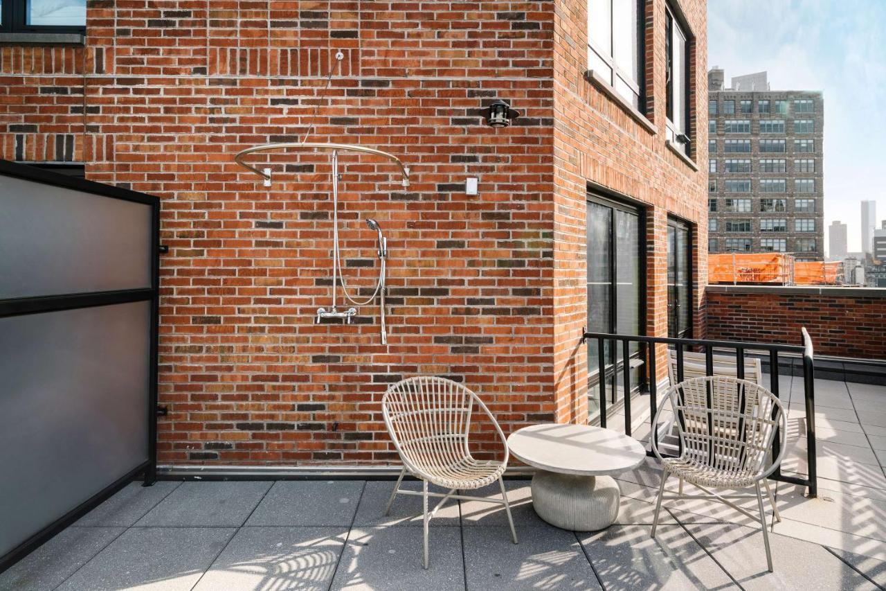 Zimmer mit Queensize-Bett und Terrasse
