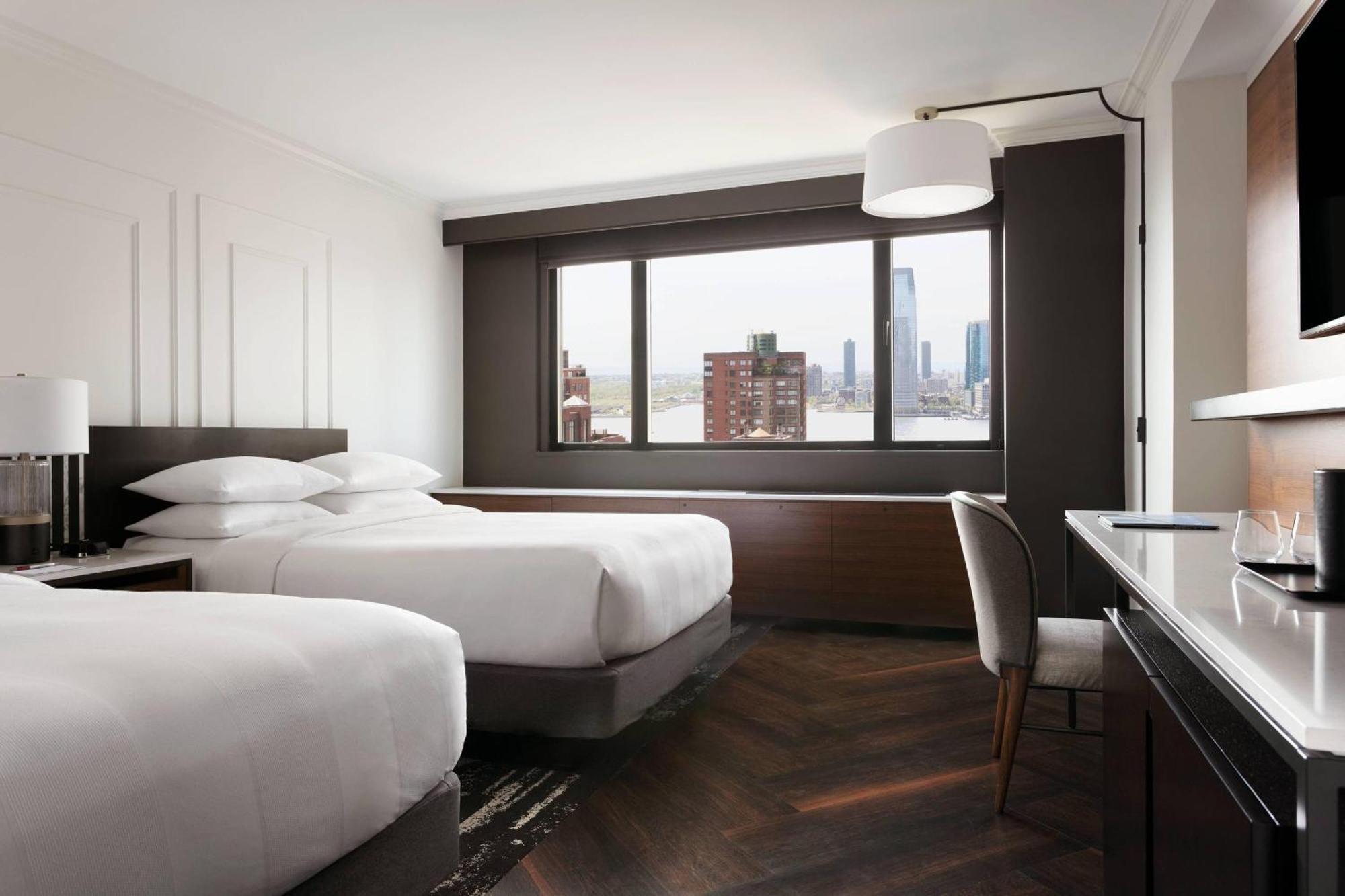 Deluxe Double Room Two Double Beds Hudson River View,1706079048:JPEG
