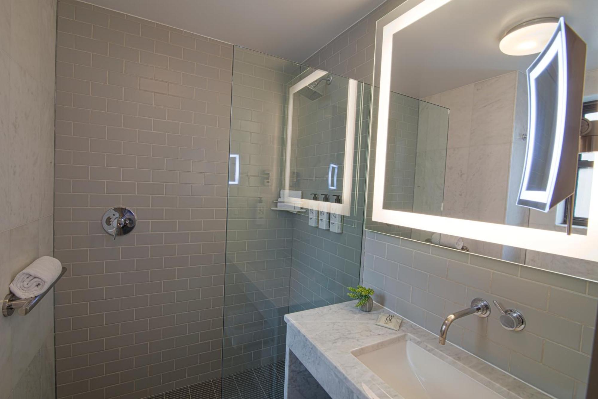Thomas Edison Suite mit 2 Queensize-Betten und Terrasse