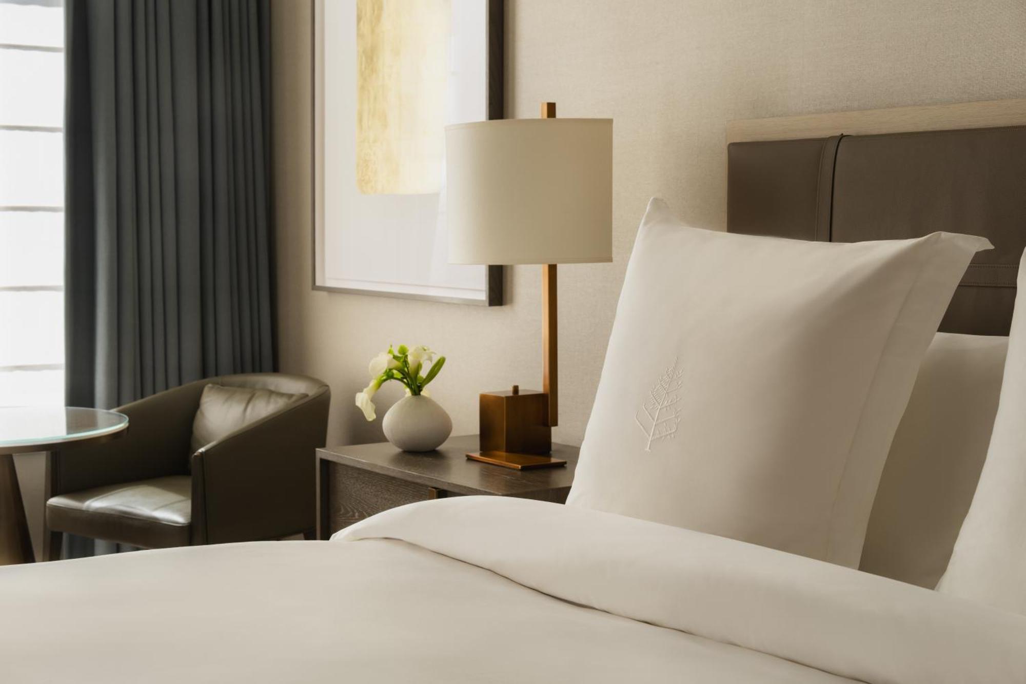 Manhattan Room king bed